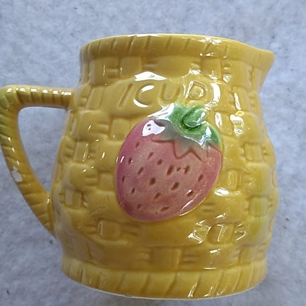 Yellow strawberry 🍓 weaved basket measuring cups